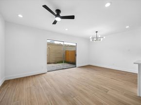 11840 Barryknoll Lane 8, Houston TX 77024