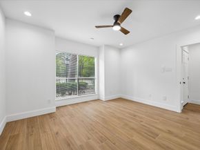11840 Barryknoll Lane 8, Houston TX 77024
