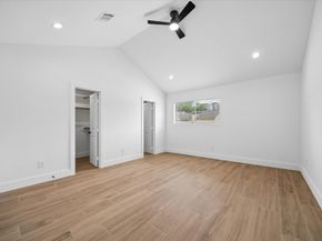 11840 Barryknoll Lane 8, Houston TX 77024