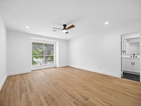 11840 Barryknoll Lane 8, Houston TX 77024