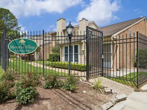 11840 Barryknoll Lane 8, Houston TX 77024