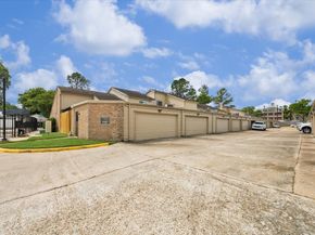 11840 Barryknoll Lane 8, Houston TX 77024
