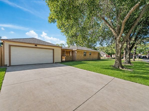 11503 High Star Drive, Houston TX 77072