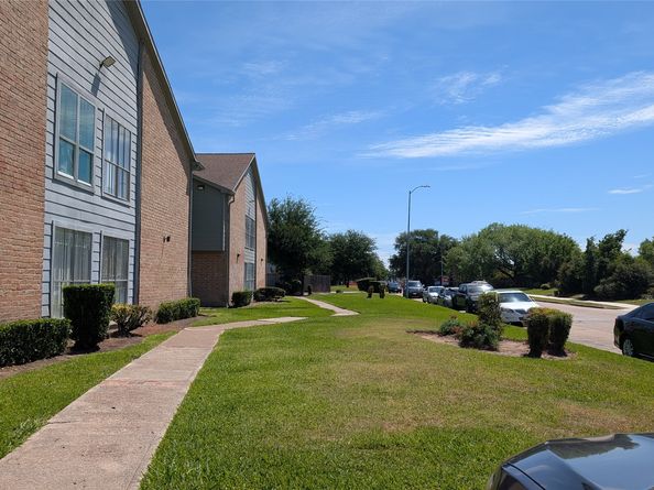 9350 Country Creek Drive 77, Houston TX 77036