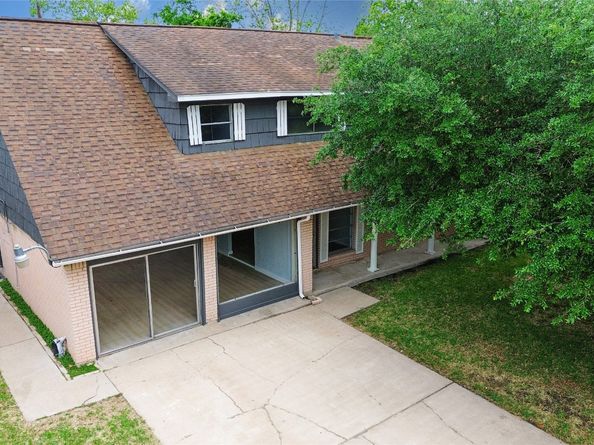 5515 Greylog Drive, Houston TX 77048