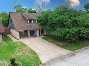 5515 Greylog Drive, Houston TX 77048