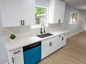 5515 Greylog Drive, Houston TX 77048