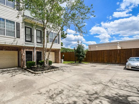 9200 Westheimer Road 1302, Houston TX 77063