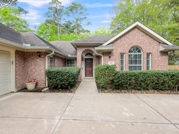 14 Bay Chapel Court, The Woodlands TX 77385