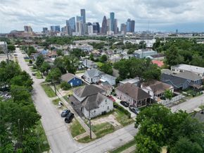 418 Bishop Street, Houston TX 77009