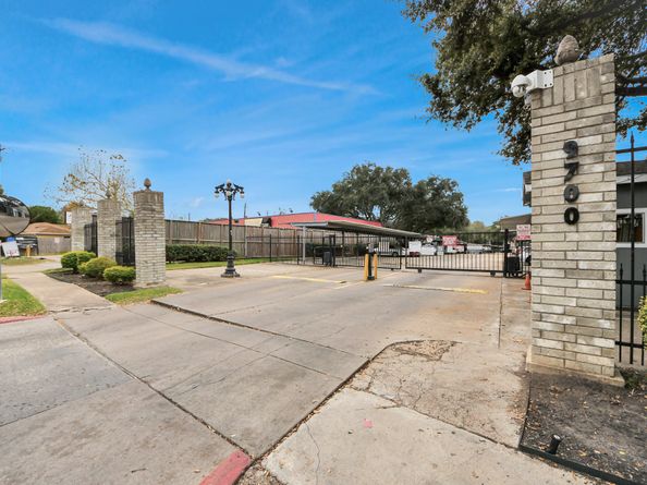 9700 Leawoo Boulevard 1002, Houston TX 77099