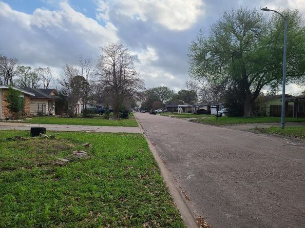 422 Surratt Drive, Houston TX 77091