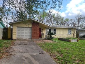 422 Surratt Drive, Houston TX 77091