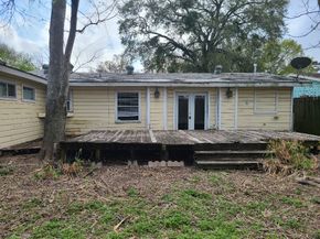 422 Surratt Drive, Houston TX 77091