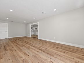 7227 Colton St, Houston TX 77016