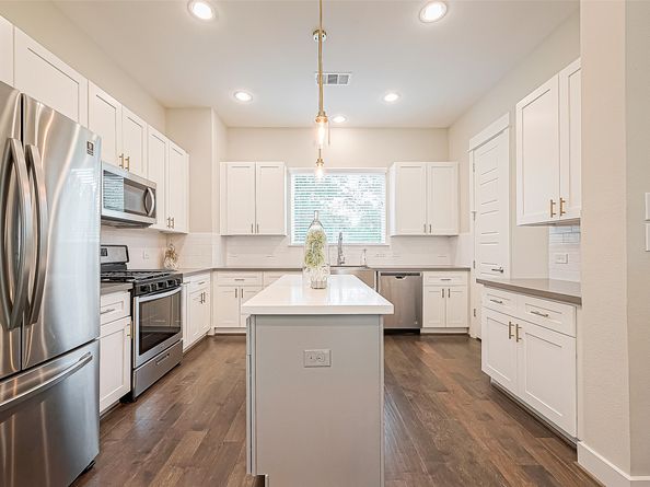 2051 Sherwood Forest Street, Houston TX 77043