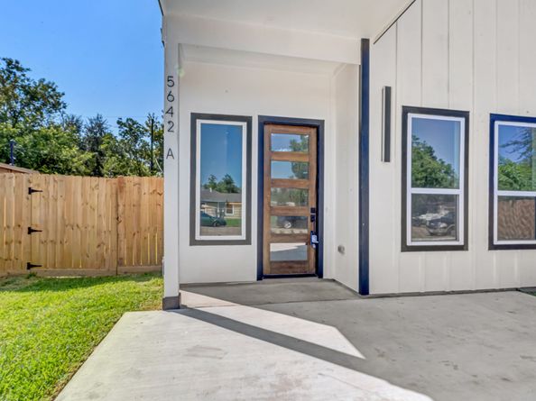 5642 Hirondel Street, Houston TX 77033