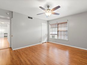 2824 Briarhurst Drive 14, Houston TX 77057