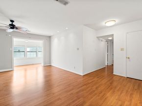 2824 Briarhurst Drive 14, Houston TX 77057