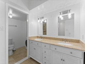 2824 Briarhurst Drive 14, Houston TX 77057