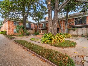 2824 Briarhurst Drive 14, Houston TX 77057