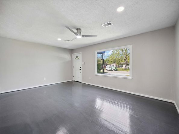 5206 Willow Glen Drive, Houston TX 77033