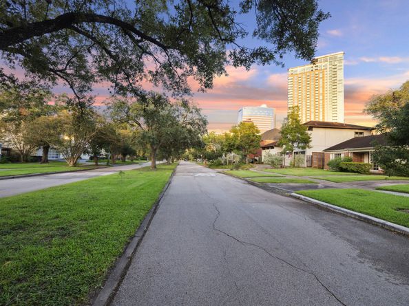 2065 Southgate Boulevard, Houston TX 77030