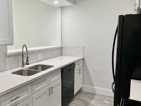 632 Wilcrest Drive 632, Houston TX 77042