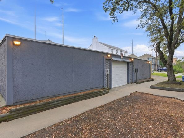 1941 Lexington Street 6, Houston TX 77098