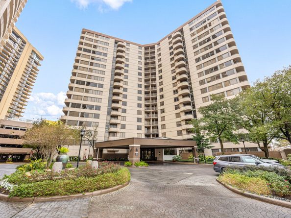 3525 Sage Road 1409, Houston TX 77056