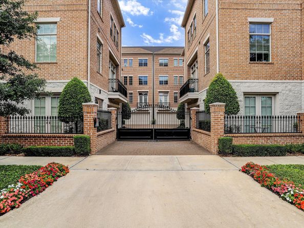 3928 W Main Street, Houston TX 77027