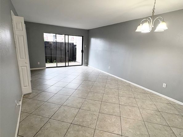 3015 Walnut Bend Lane 13, Houston TX 77042