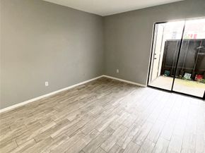 3015 Walnut Bend Lane 13, Houston TX 77042