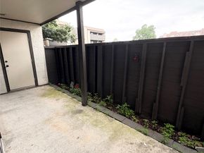 3015 Walnut Bend Lane 13, Houston TX 77042