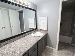 3015 Walnut Bend Lane 13, Houston TX 77042