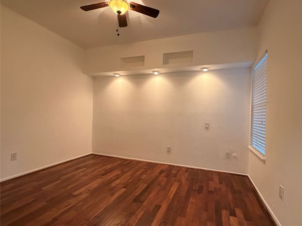 2011 Spenwick Drive 717, Houston TX 77055
