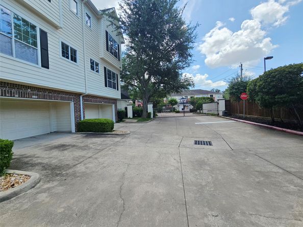 9200 Westheimer Road 203, Houston TX 77063