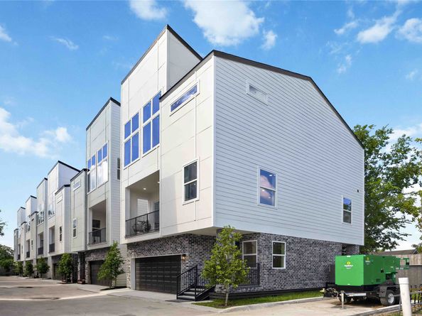 316 Walthall B, Houston TX 77022