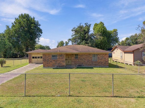 4625 Los Angeles Street, Houston TX 77026