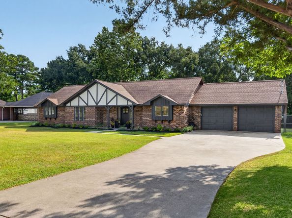 711 Baker Drive, Tomball TX 77375