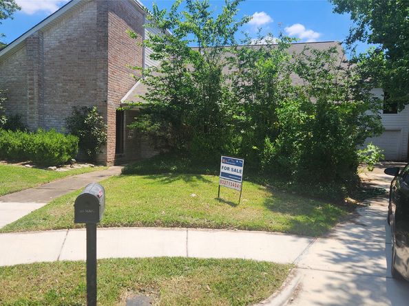 2127 Manor Green Drive, Houston TX 77077