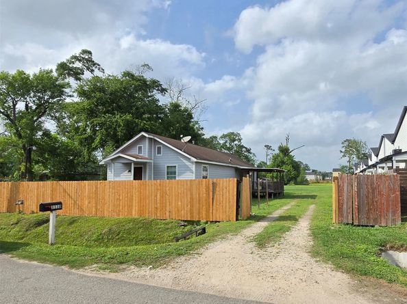 1110 Paul Quinn Street, Houston TX 77091