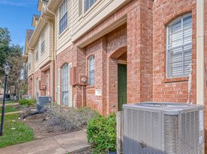 2710 Grants Lake Boulevard L8, Sugar Land TX 77479
