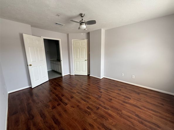 2710 Grants Lake Boulevard L8, Sugar Land TX 77479