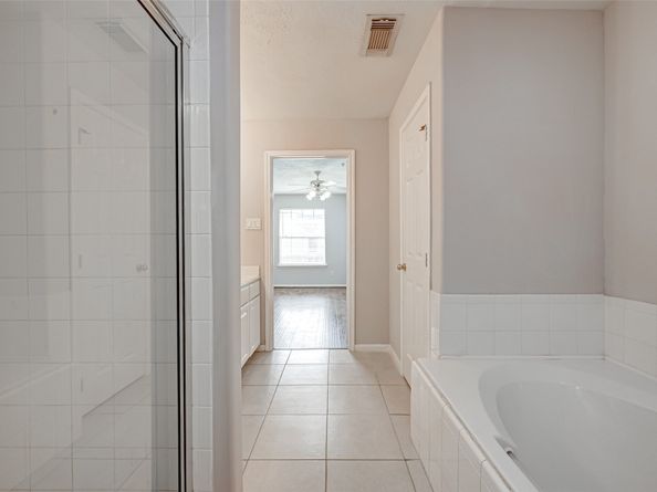 2710 Grants Lake Boulevard L8, Sugar Land TX 77479