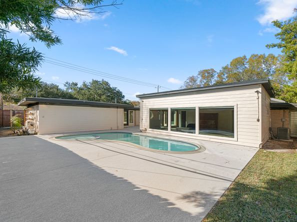 5747 Jackwood Street, Houston TX 77096