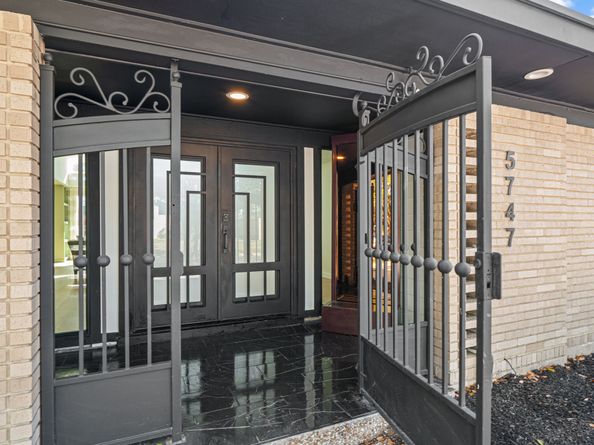 5747 Jackwood Street, Houston TX 77096