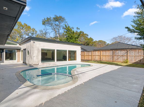 5747 Jackwood Street, Houston TX 77096