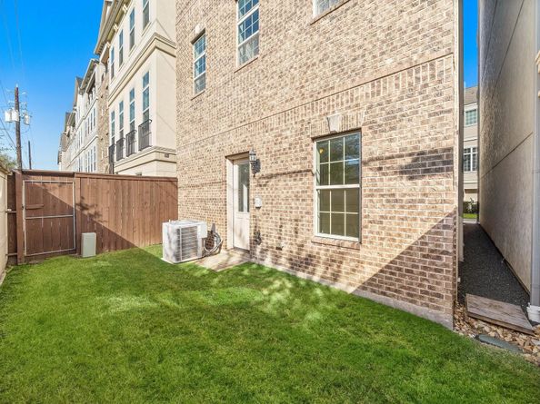 821 Dunleigh Meadows Lane, Houston TX 77055