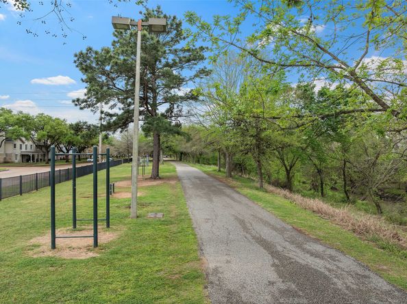 726 Memorial Mews Street 4, Houston TX 77079